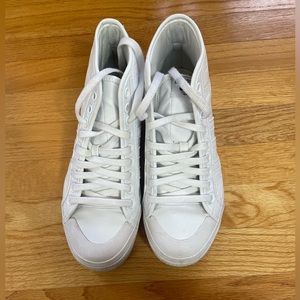 White Adidas Nizza platform size 8. Run a little big.
